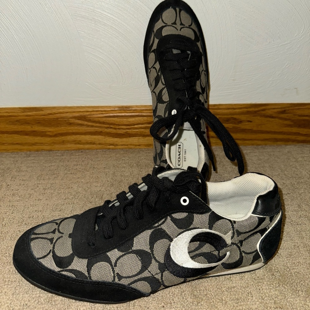 Woman’s COACH Perrie tennis shoes